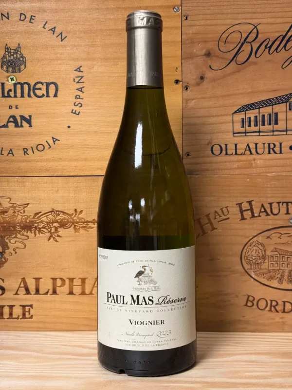 Fles Paul Mas Viognier Réserve met goudgele wijn en klassiek etiket, witte wijn uit de Languedoc