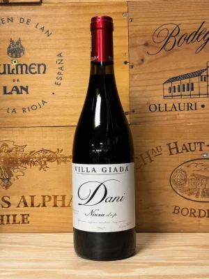 Fles Villa Giada Dani Nizza DOCG – krachtige Barbera met houtrijping, bosfruit en balsamico uit topgebied Agliano Terme