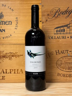 Fles Gaja Barolo Dagromis met diepe rode kleur, elegante uitstraling en rijke aroma’s van rood fruit, tabak en florale tonen