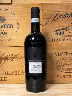 Fles Conte di Campiano Primitivo di Manduria rode wijn met diepe robijnkleur en aroma’s van kersen en kruidige specerijen