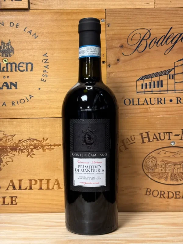 Fles Conte di Campiano Primitivo di Manduria rode wijn met diepe robijnkleur en aroma’s van kersen en kruidige specerijen