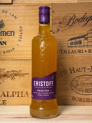 Fles Eristoff Passion vodka met tropische kleur en passievruchtsmaak, ideaal voor zomerse cocktails.