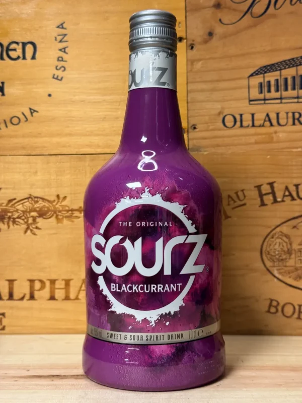 Fles Sourz Blackcurrant – paarse likeur met smaak van zwarte bessen, perfect voor shots en zomerse mixdrankjes