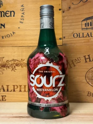 Fles Sourz Watermelon – felroze watermeloenlikeur met zoetzure smaak, perfect als shot of cocktailbasis
