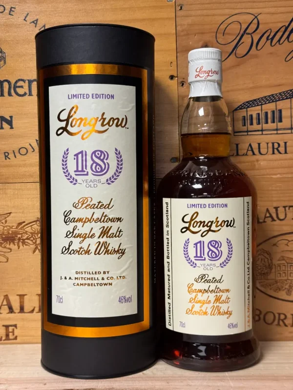 Fles Longrow 18 Years Old 2021 single malt whisky met turfrook, sherry- en portinvloed en rijke donkere fruittonen
