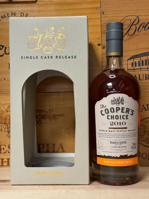 Fles Cooper's Choice 2010 Dailuaine 11 jaar single malt whisky – 53% alcohol, single cask, met Banyuls cask finish, gelimiteerd tot 306 flessen.