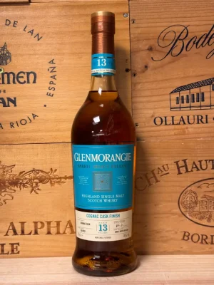 Fles Glenmorangie Cognac Cask Finish – 13 jaar oude single malt whisky met finish in Franse cognacvaten, rijk aan fruit en specerijen.