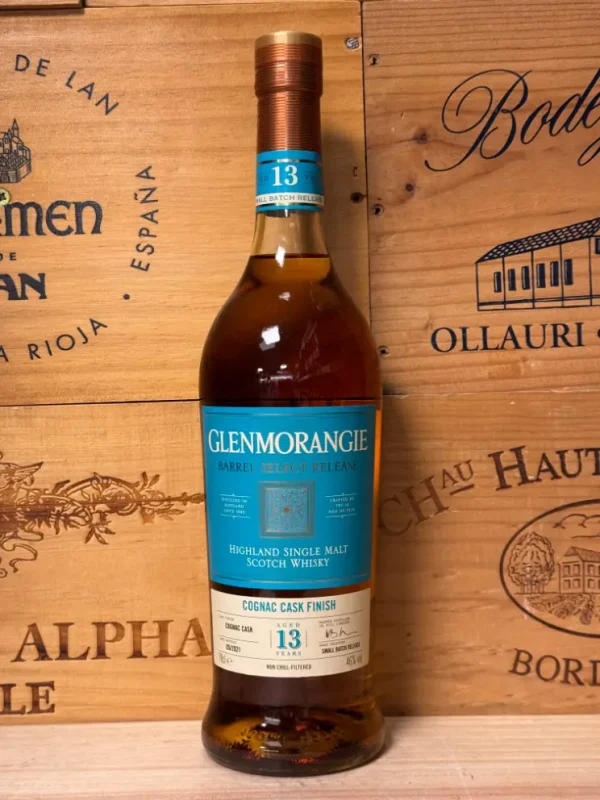 Fles Glenmorangie Cognac Cask Finish – 13 jaar oude single malt whisky met finish in Franse cognacvaten, rijk aan fruit en specerijen.