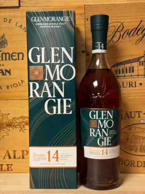 Fles Glenmorangie Quinta Ruban 14 Years – whisky gerijpt op bourbon- en portvaten met tonen van chocolade, munt en sinaasappel