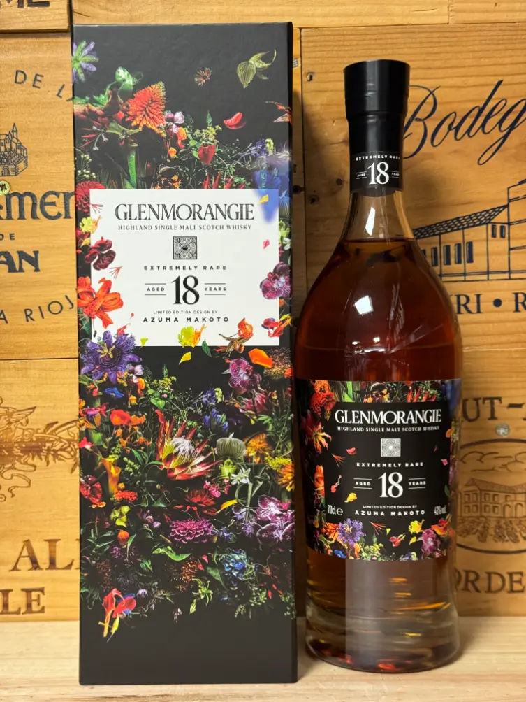 Fles Glenmorangie 18 Years Azuma Makoto – Limited edition whisky met florale verpakking en rijke, zachte smaken van fruit, honing en noten