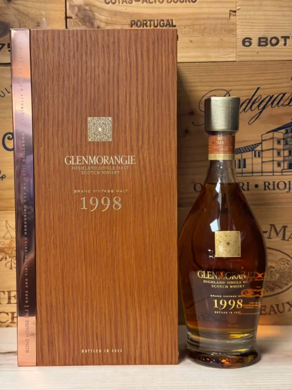 Fles Glenmorangie Grand Vintage 1998 – 23 jaar oude single malt whisky met rijke aroma’s van toffee, fruit en specerijen