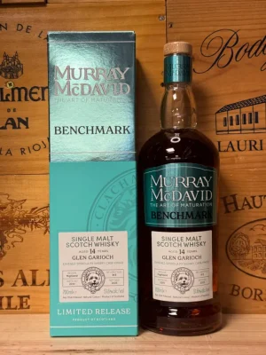 Fles Murray McDavid Benchmark Glen Garioch 14Y – Highland single malt whisky met PX sherry finish, tonen van fruit, karamel en chocolade.