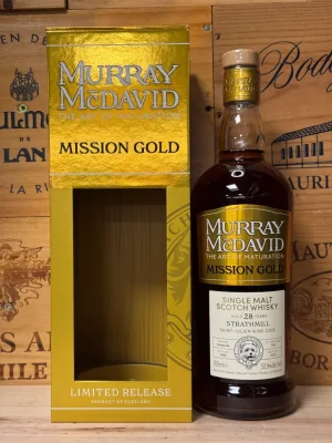 Fles Murray McDavid Strathmill 28 jaar – Mission Gold single malt whisky met rode wijn finish, tonen van framboos, mokka en eiken.