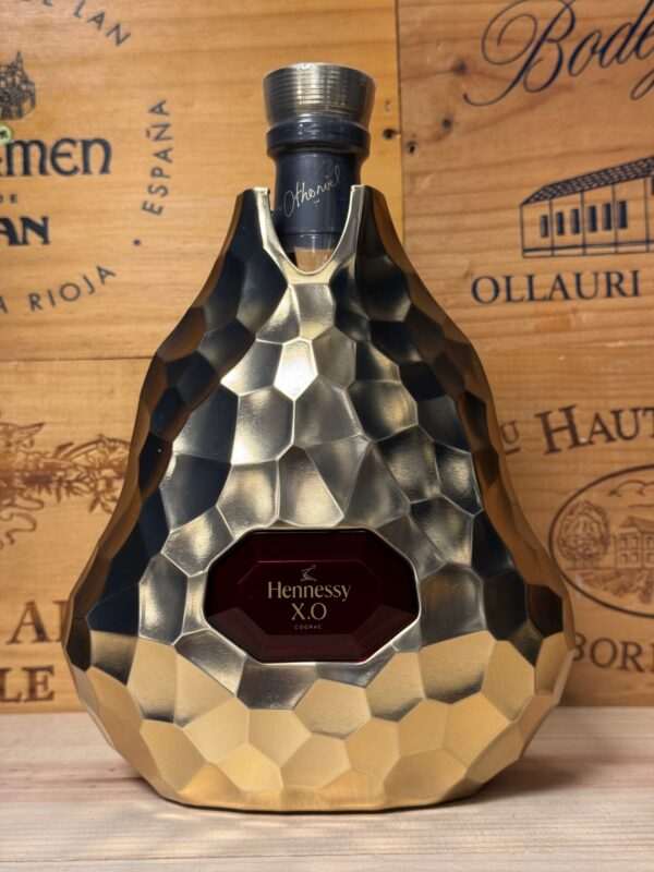 Fles Hennessy XO Jean-Michel Othoniel – limited edition cognac in kunstzinnige fles met gouden en rode kralenstructuur