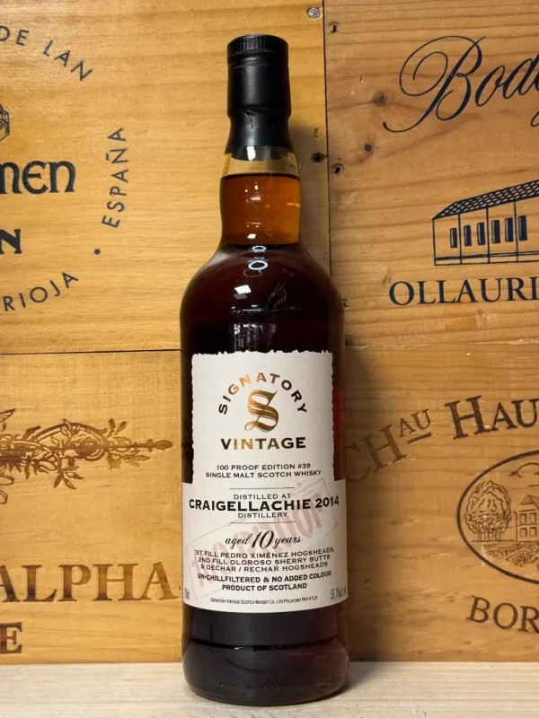 Fles Signatory Vintage Craigellachie 2014 10 jaar 100 proof 57,1%, krachtige single malt met fruitige en kruidige tonen uit de Speyside.