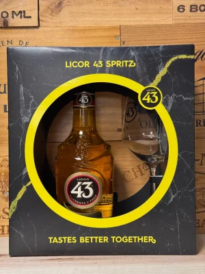 Licor 43 geschenkverpakking met fles en glas – luxe cadeauverpakking van Spaanse vanillelikeur.