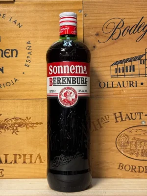 Fles Sonnema Berenburg kruidenbitter 1 liter met authentiek Fries etiket