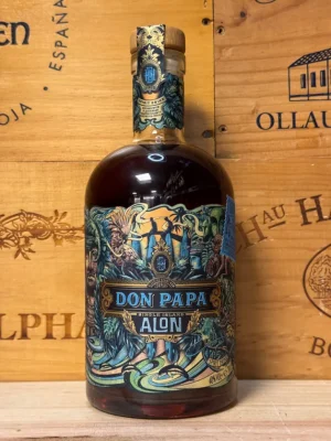Fles Don Papa Alon limited edition rum met tropisch geïnspireerd etiket