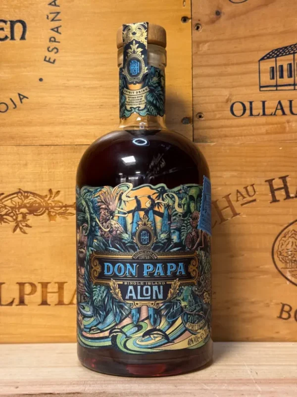 Fles Don Papa Alon limited edition rum met tropisch geïnspireerd etiket