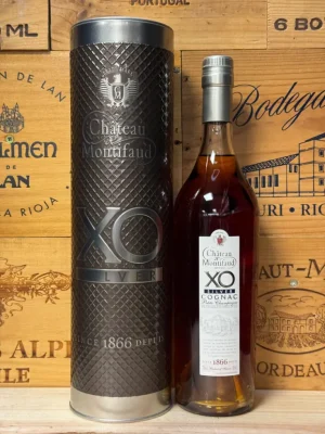 Fles Château Montifaud XO Silver Cognac – 20 jaar gerijpte XO met elegante tonen van fruit, bloemen en kruiden.
