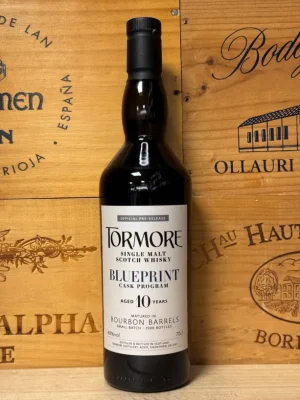 Fles Tormore Blueprint 10 Years Old – Speyside single malt whisky, 10 jaar gerijpt op bourbonvaten met fruitige en romige tonen.