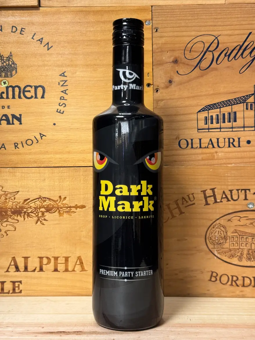 Fles Dark Mark Drop Likeur 0,7L 20% vol – zwarte fles met intense Hollandse dropsmaak, krachtig en zacht tegelijk.
