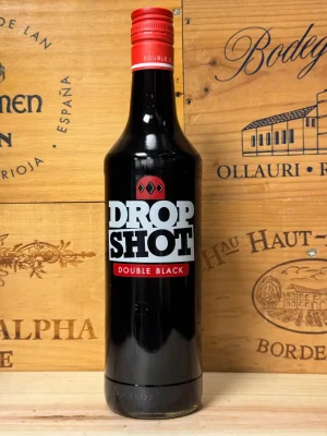 Fles Drop Shot Double Black Drop Likeur 0,7L 20% vol – intense zwarte drop-likeur met krachtige Hollandse smaak en stoere uitstraling.