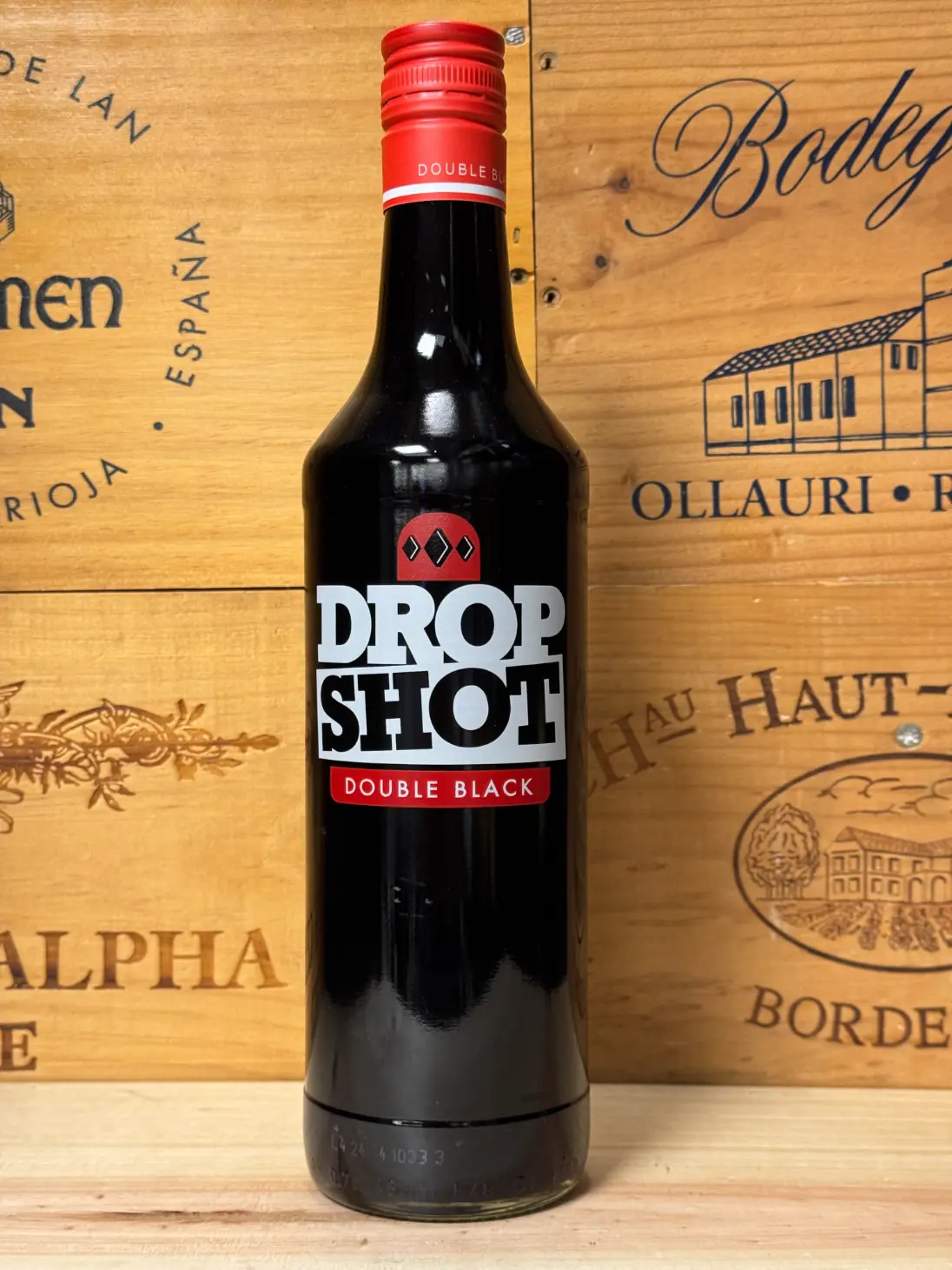Fles Drop Shot Double Black Drop Likeur 0,7L 20% vol – intense zwarte drop-likeur met krachtige Hollandse smaak en stoere uitstraling.