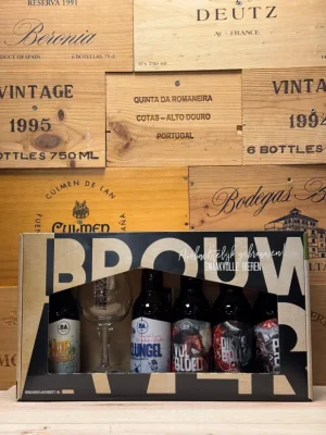 Avereest geschenkverpakking met vijf speciaalbieren en glas – Hop Bubbels, Klungel, Vol Bloed, Dikke Bolle en PK 24 – perfect als biercadeau.
