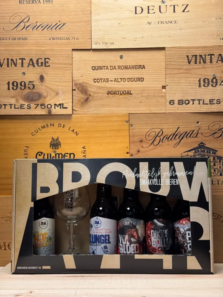 Avereest geschenkverpakking met vijf speciaalbieren en glas – Hop Bubbels, Klungel, Vol Bloed, Dikke Bolle en PK 24 – perfect als biercadeau.