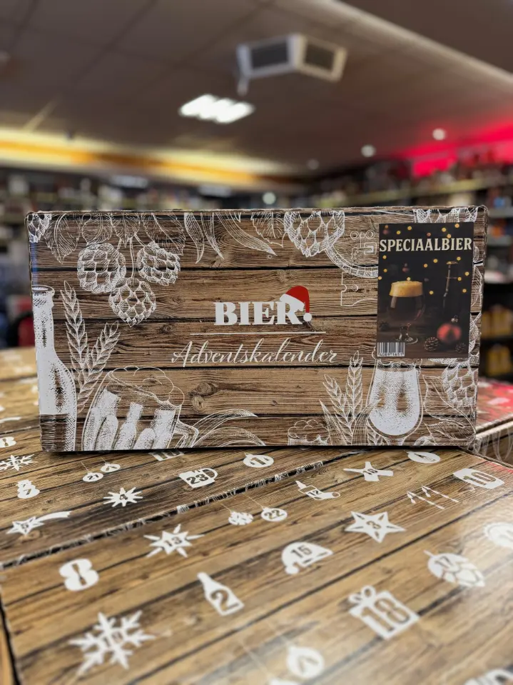 Bier Adventskalender van Slijterij Wijnhuis van den Bos in Emmen met 24 vakjes gevuld met internationale pils en unieke speciaalbieren, feestelijk verpakt voor de decembermaand.