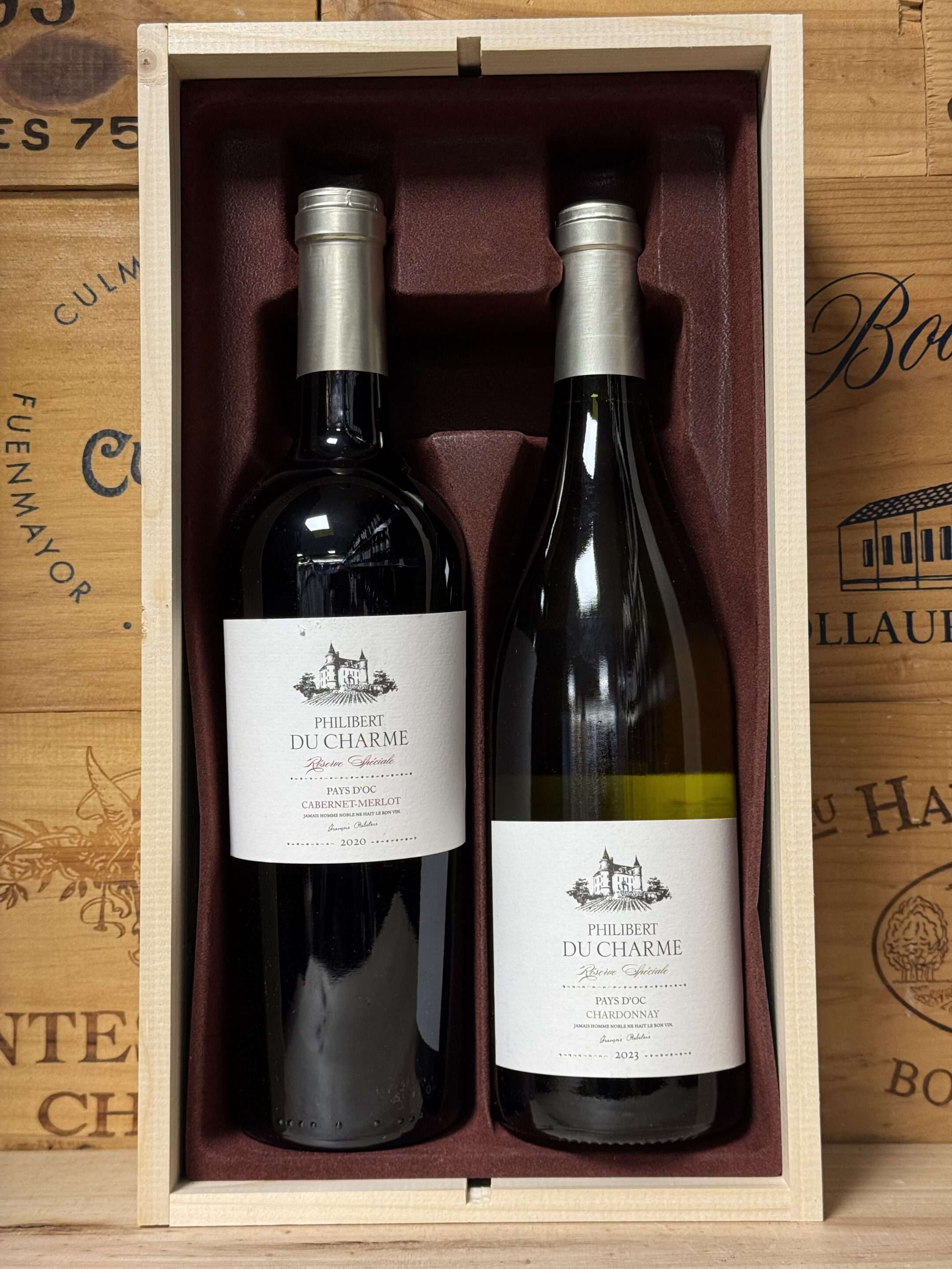 2 vaks houten wijnkist met Philibert Du Charme Cabernet Merlot en Chardonnay – luxe Franse wijnset van Slijterij Wijnhuis van den Bos.