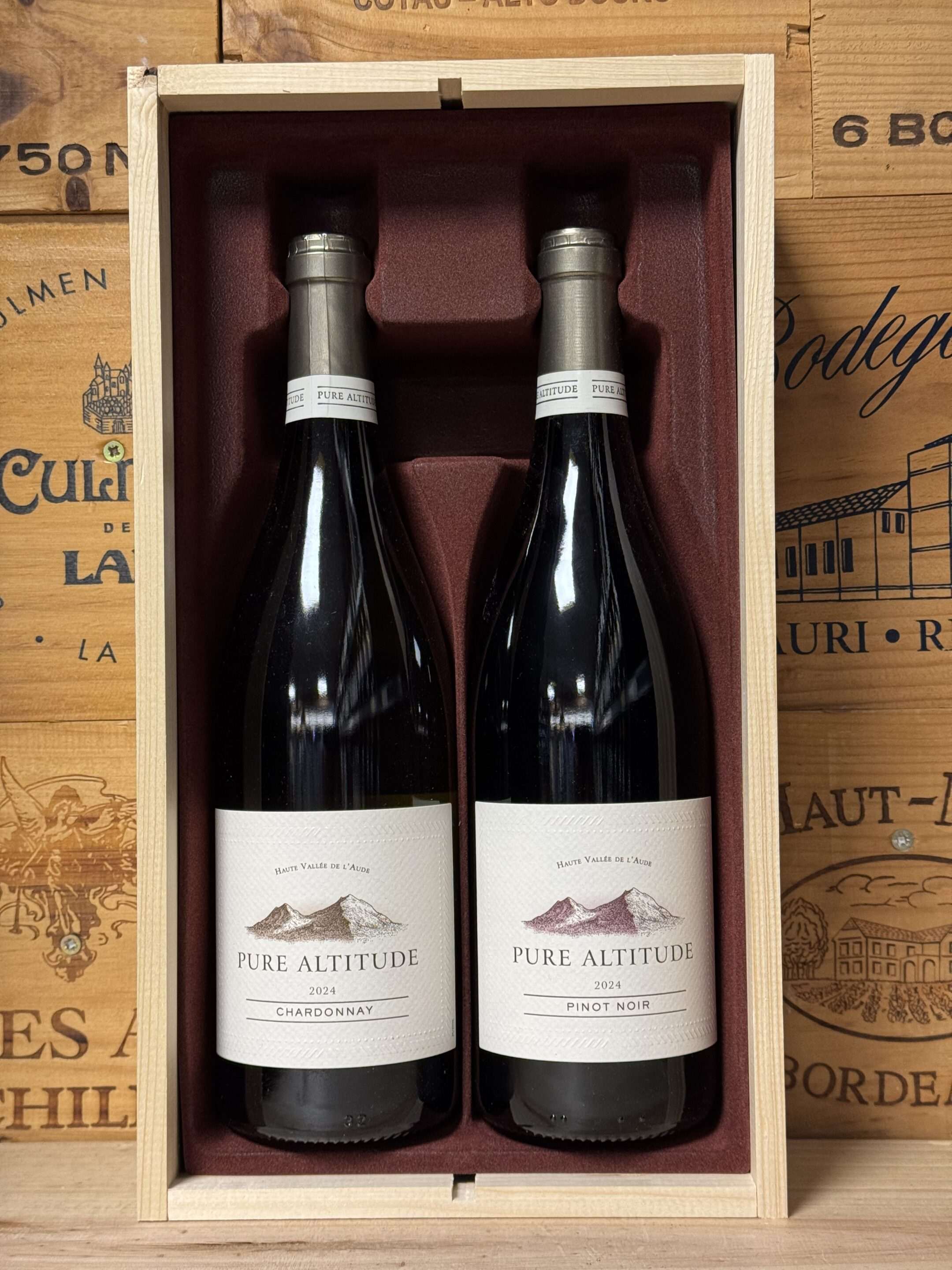 2 vaks houten wijnkist met Pure Altitude Chardonnay en Pinot Noir – luxe Frans wijncadeau van Slijterij Wijnhuis van den Bos.