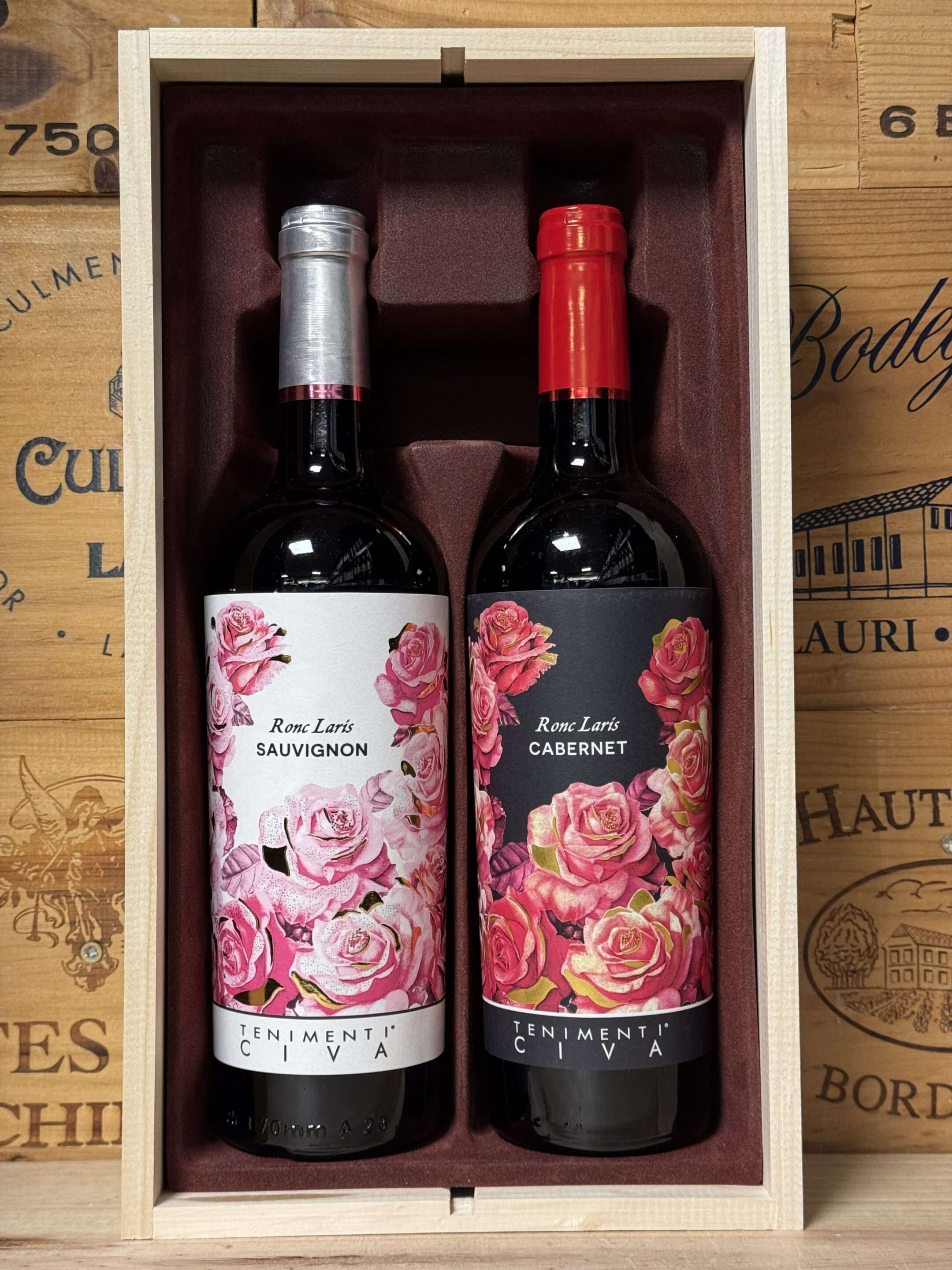 Luxe 2 vaks houten kist met Tenimenti Civa Ronc Laris Cabernet Sauvignon en Sauvignon Blanc – elegante Italiaanse wijn geschenkverpakking ideaal als cadeau of relatiegeschenk.