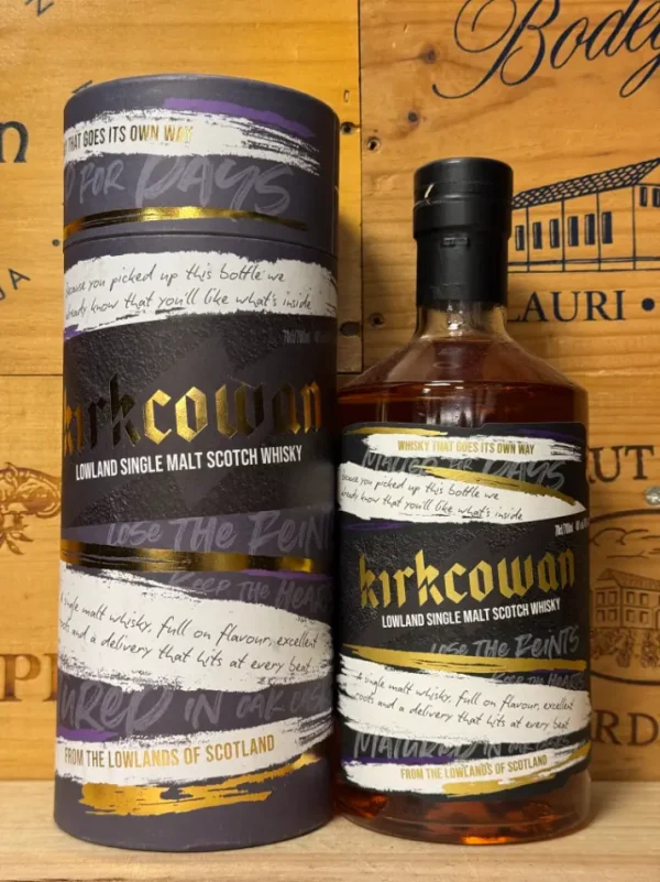 Fles Bladnoch Kirkcowan Single Malt Scotch Whisky met helder label en lichte amberkleurige whisky.