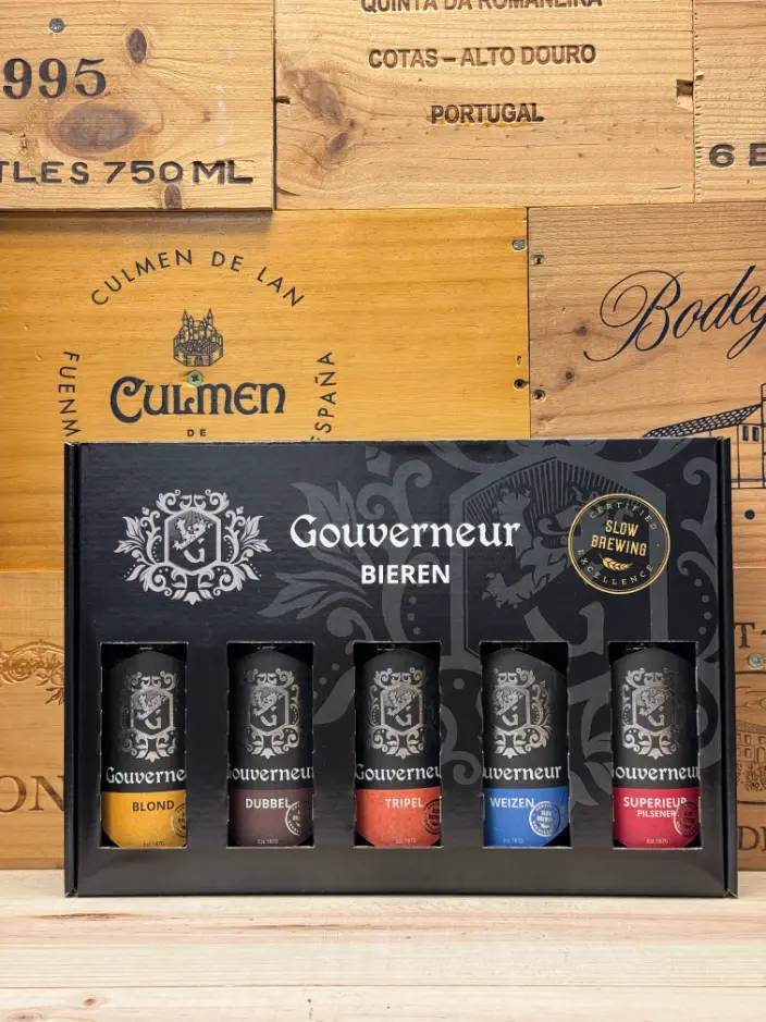 Gouverneur geschenkverpakking met vijf bieren – Blond, Blond 0.0, IPA, Weizen en Pilsener – een ambachtelijk biercadeau uit Limburg.