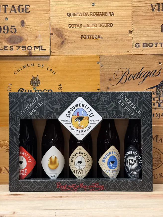 Brouwerij ’t IJ geschenkverpakking met vijf bieren – IJwit, Vrijwit, Gouden IJ, Zatte Tripel en I.P.A. – een Amsterdams biercadeau vol karakter.