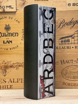 Ardbeg 10 Year Old Warehouse Edition – luxe Islay whisky in metalen warehouseverpakking, met intens rokerige en maritieme smaak.