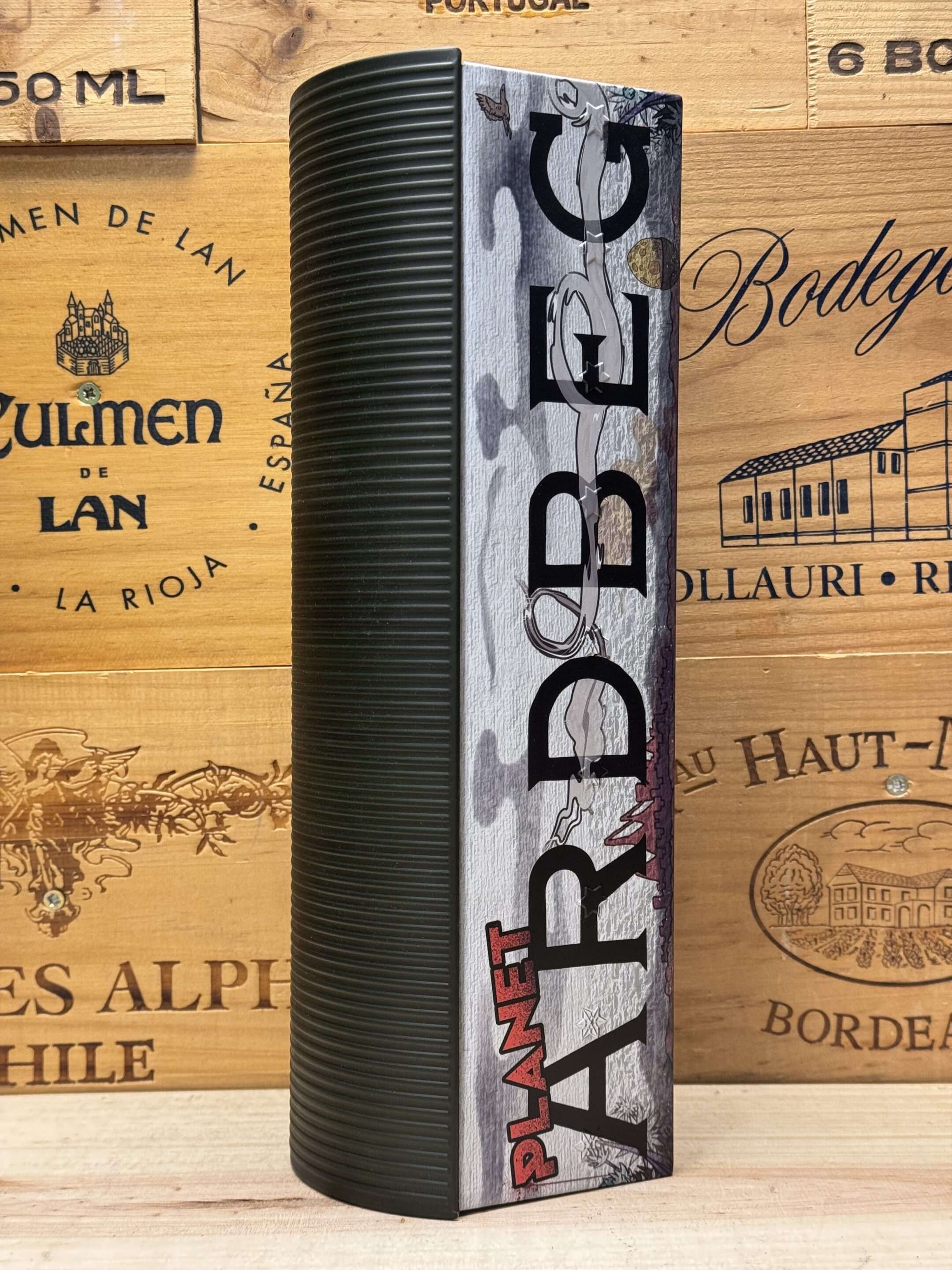 Ardbeg 10 Year Old Warehouse Edition – luxe Islay whisky in metalen warehouseverpakking, met intens rokerige en maritieme smaak.