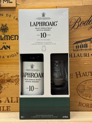 Laphroaig 10 Year Old geschenkverpakking met fles en luxe whiskyglas in groene doos.