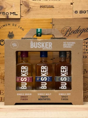 The Busker whiskey geschenkverpakking met drie 0,2L flesjes: Single Grain, Single Malt en Single Pot Still.