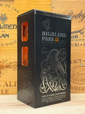 Aerstone 10 Year Old Sea Cask geschenkverpakking met fles en twee moderne whiskyglazen in luxe doos.