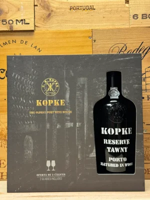Kopke Reserve Tawny Port geschenkverpakking met fles en twee elegante portglazen in luxe doos.