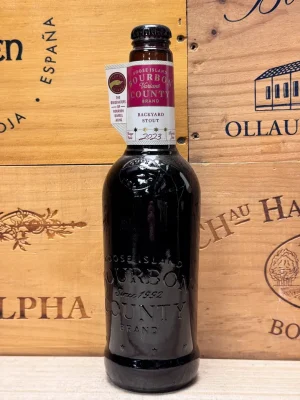Fles Goose Island Brand Backyard Stout 2023 barrel aged stout met donker etiket.