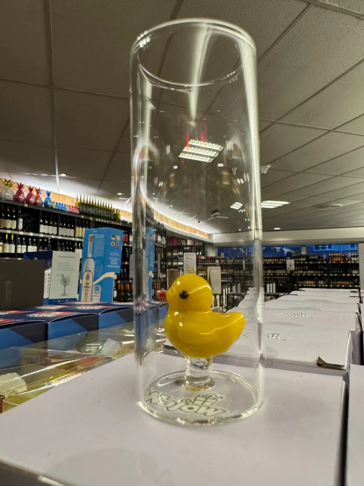 Nog Eendje Dan Karamel Likeur in geschenkverpakking met glas - Afbeelding 3