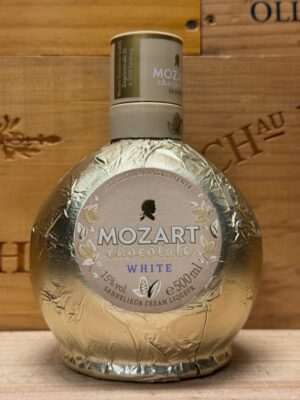 Fles Mozart Chocolate White Vanille romige witte chocoladelikeur.