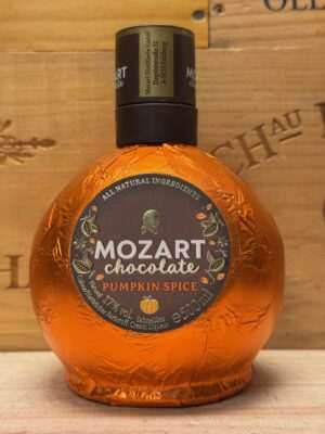 Fles Mozart Chocolate Pumpkin Spice romige chocoladelikeur met kruiden.