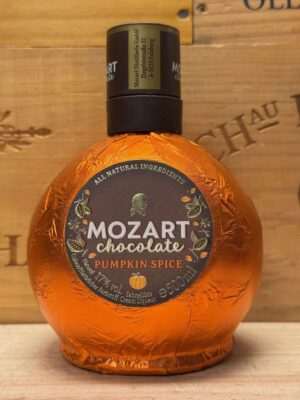Fles Mozart Chocolate Pumpkin Spice romige chocoladelikeur met kruiden.