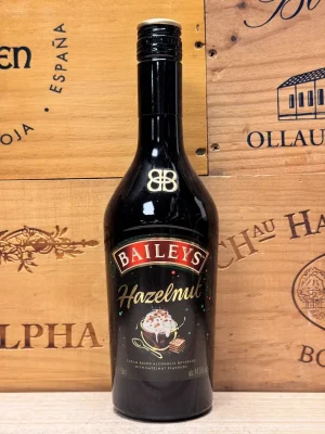 Fles Baileys Hazelnut romige roomlikeur met hazelnootsmaak.