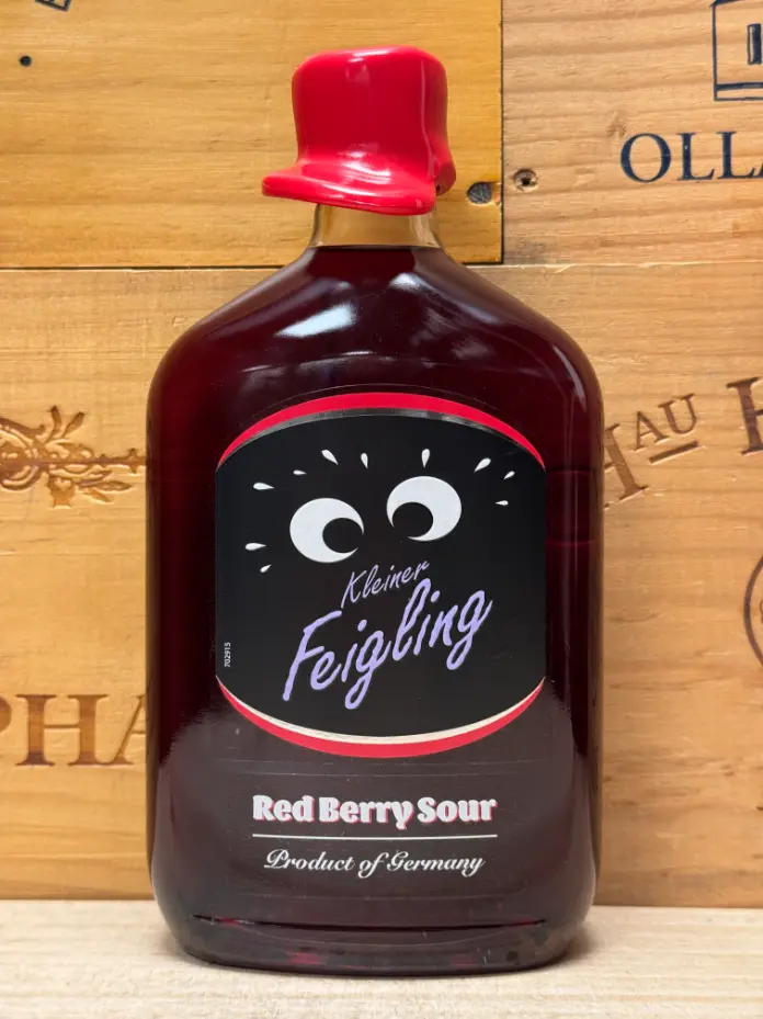 Fles Kleiner Feigling Red Berry Sour fruitige likeur.